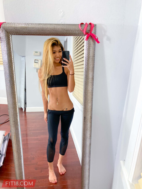Clara Trinity Peels Off Yoga Pants For Naked Mirror Selfies 10