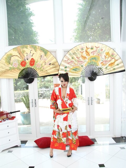 Annie Cruz Spreads Her Pierced Pussy In A Red Kimono