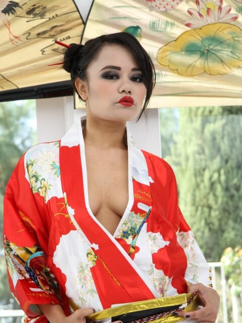 Annie Cruz Spreads Her Pierced Pussy In A Red Kimono 2