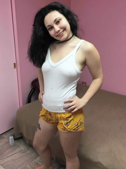 Lenna Lux Rides A Purple Vibrator In The Pink Room