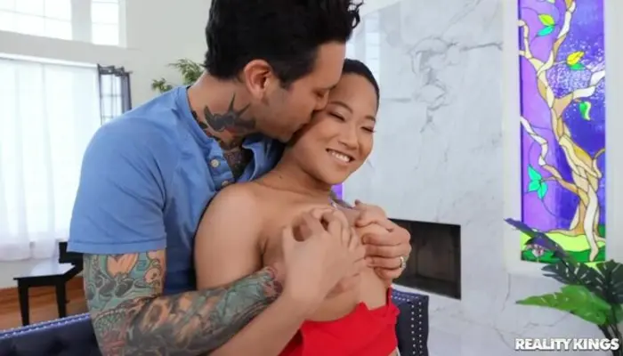Alona Bloom Gets Railed By Tattooed Stud And Takes A Facial